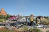 les pompiers éteignent l'incendie